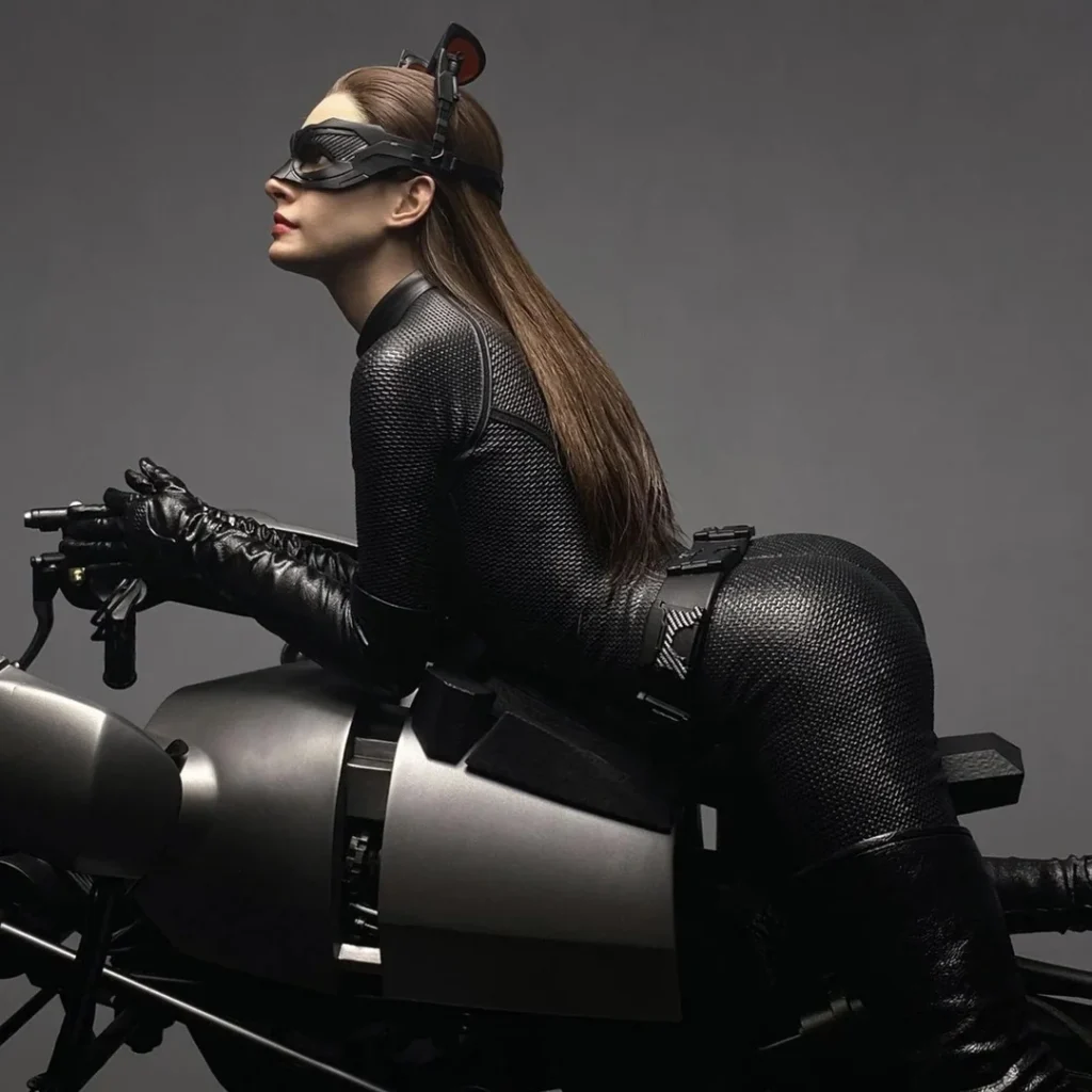 Anne Hathaway Catwoman Transformation – Workout, Diet & Training Plan
